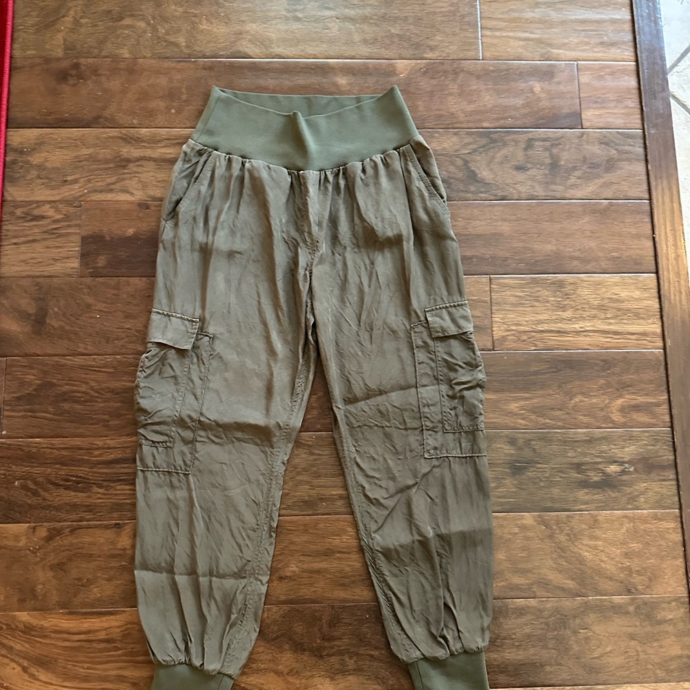 Cinq a sept silk Joggers olive green size medium